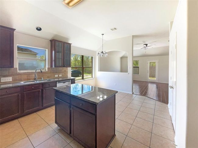 3608 Mahogany Trl, House other with 3 bedrooms, 2 bathrooms and 2 parking in Pearland TX | Image 11