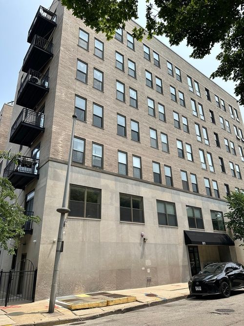 apt-108-811 Lytle St, Chicago, IL, 60607-4116 | Card Image