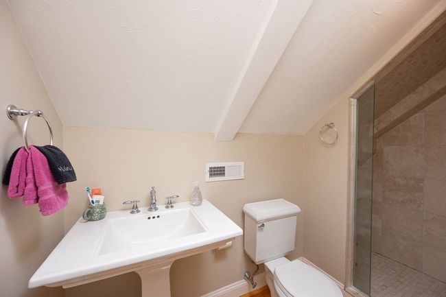 10 - 8 East St, Home with 9 bedrooms, 7 bathrooms and 6 parking in Hingham MA | Image 19