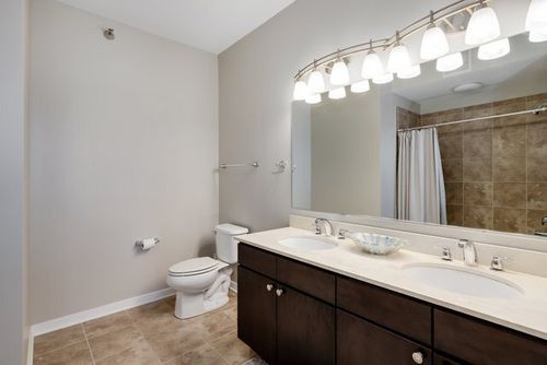 1412-757 N Orleans St, Chicago, IL, 60654-3523 | Card Image