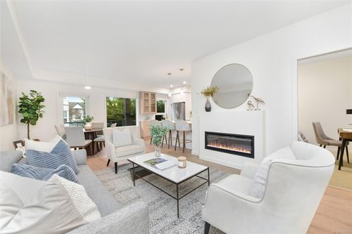 203-9716 3rd St, Sidney, BC, V8L3A2 | Card Image