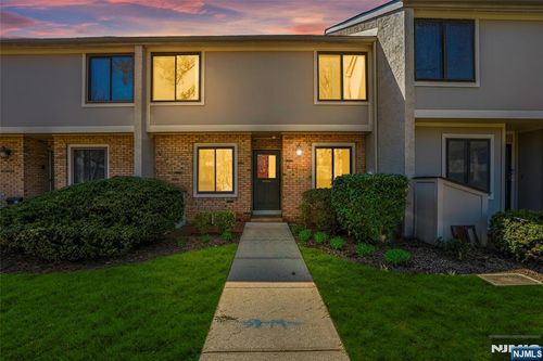 8 Irongate, Metuchen, NJ, 08840 | Card Image