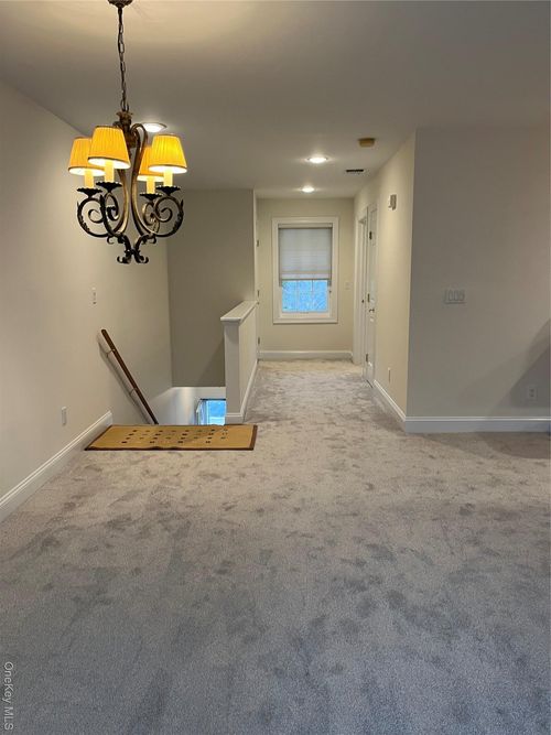 912 Altessa Blvd, Huntingtn Sta, NY, 11747-5219 | Card Image