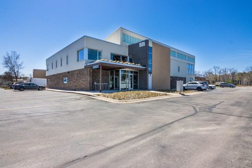 1610 Barlow St, Traverse City, MI, 49686-4751 | Card Image