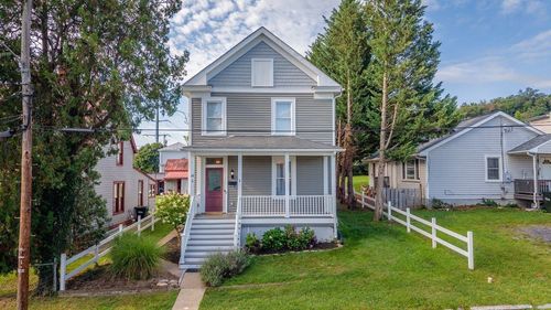 18 E Peabody St, STAUNTON, VA, 24401-4730 | Card Image