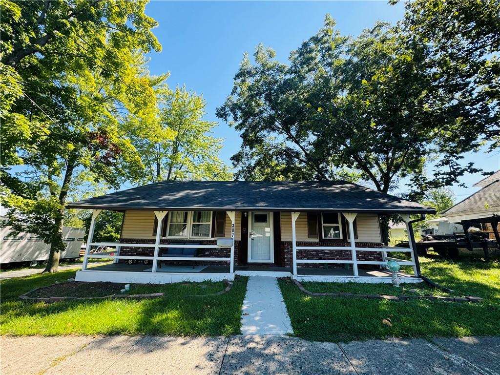 Maple St, Gallatin, MO 64640