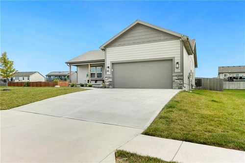 1201 Nw 4th St, Oak Grove, MO, 64075-8624 | Card Image