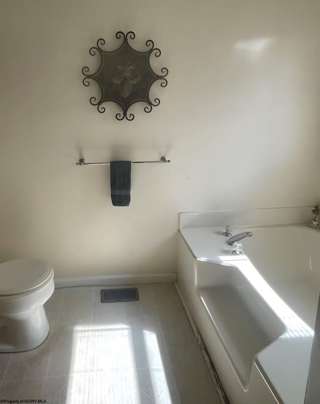 490 Deer Creek Ln, House other with 3 bedrooms, 3 bathrooms and 3 parking in Buckhannon WV | Image 16