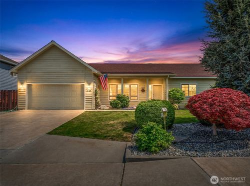 2125 Blackstone Ct, East Wenatchee, WA, 98802-8355 | Card Image