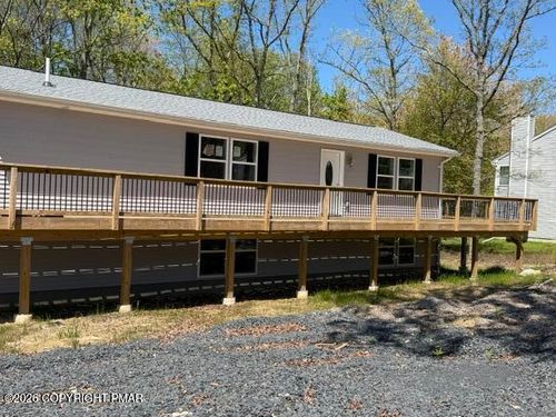 224 Kensington Dr, Bushkill, PA, 18324-8133 | Card Image