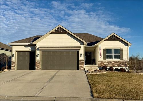 1300 Nw Crestwood Dr, Grain Valley, MO, 64029-5602 | Card Image