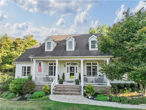 2011 E Swan Lake Cir, Kent, OH, 44240-5941 | Card Image