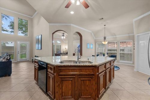 2512 Garnetfield Ln, Friendswood, TX, 77546-4666 | Card Image