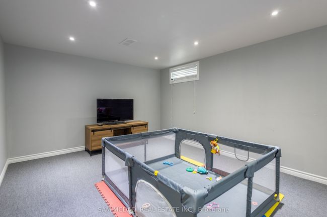 80 Longbourne Cres, House attached with 3 bedrooms, 2 bathrooms and 4 parking in Brampton ON | Image 23