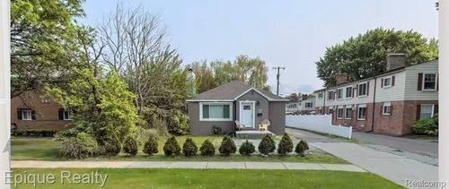 659 W Maple Rd, Clawson, MI, 48017-1170 | Card Image
