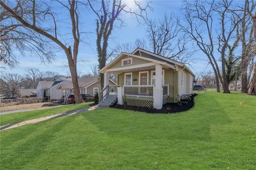 1901 E 79th St, Kansas City, MO, 64132-3429 | Card Image