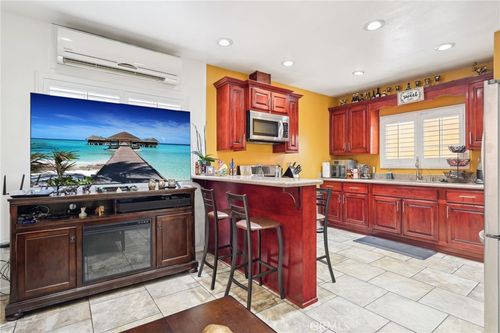 10240 Atlantic Ave, South Gate, CA, 90280-7018 | Card Image