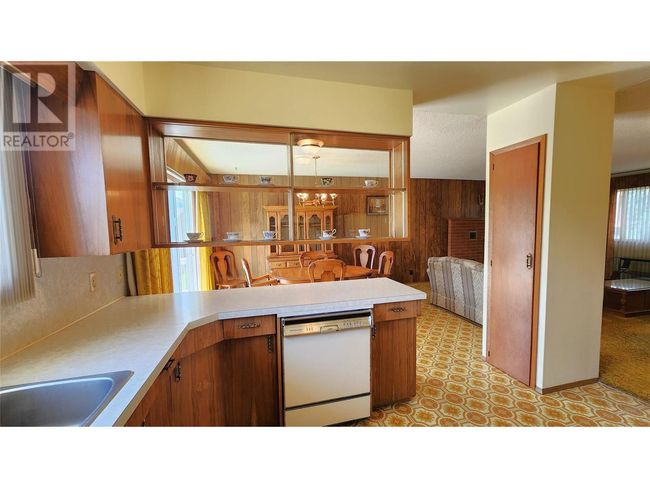 3900 Woodland Dr, House other with 3 bedrooms, 3 bathrooms and 3 parking in Trail BC | Image 10