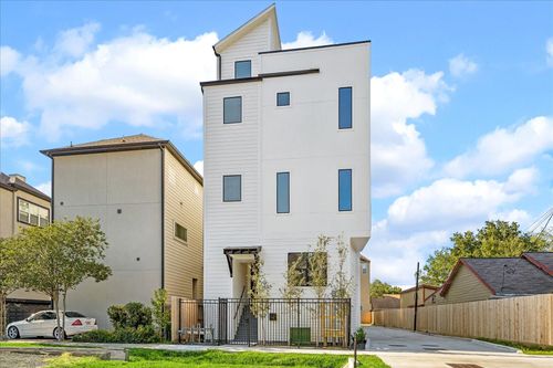 1329 W 22nd St, Houston, TX, 77008-1605 | Card Image