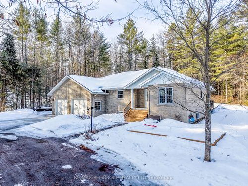 226 Eichstaedt Road, Petawawa, ON, K8H2W8 | Card Image