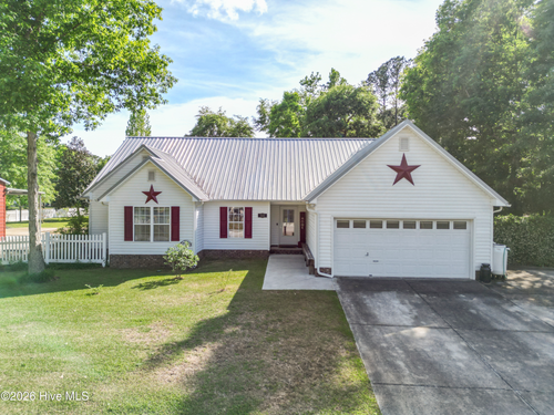 101 Black Walnut Dr, Richlands, NC, 28574-8335 | Card Image