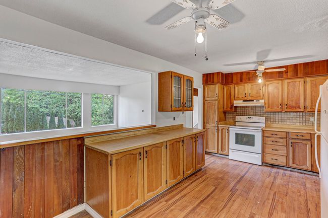 11735 210 St, House other with 5 bedrooms, 2 bathrooms and 4 parking in Maple Ridge BC | Image 5