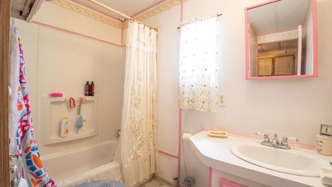 Full Bathroom | Image 14