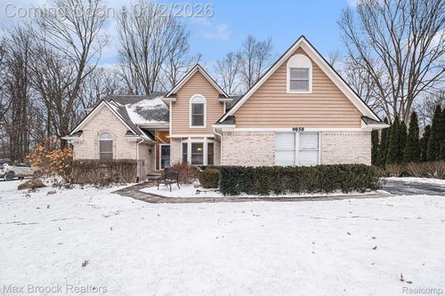 9858 Forest Ridge Dr, Clarkston, MI, 48348-4162 | Card Image