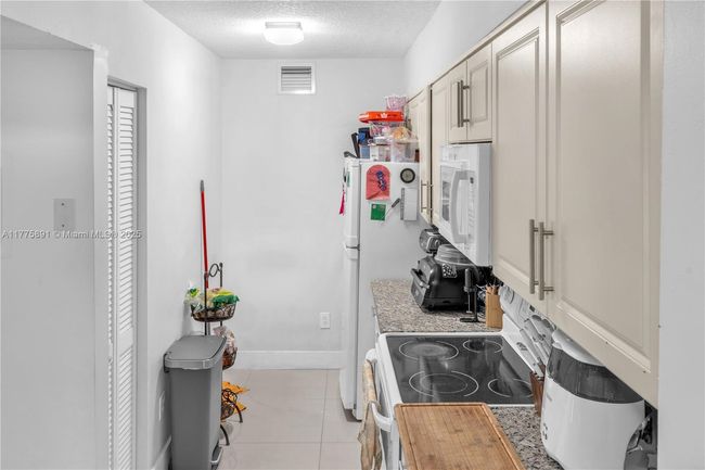 APT-104 - 18810 Nw 57 Th Ave, Condo with 2 bedrooms, 2 bathrooms and null parking in Hialeah FL | Image 18