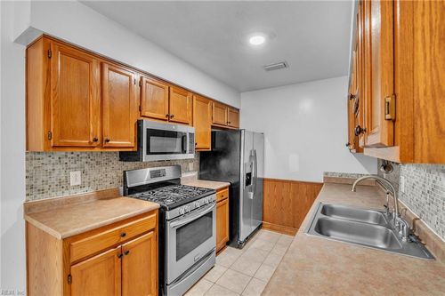 809 Huntly Dr, Chesapeake, VA, 23320-7927 | Card Image