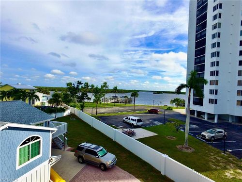 125 Gulfview Ave, FORT MYERS BEACH, FL, 33931-3909 | Card Image