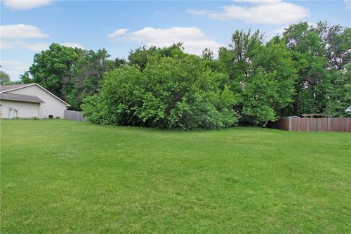 28 Tanglewood Dr, Charleston, IL, 61920 | Card Image