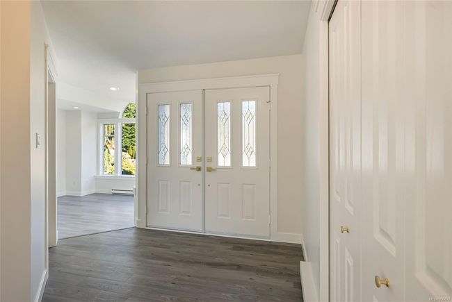 704 Sutton Pl, House other with 3 bedrooms, 2 bathrooms and 3 parking in Qualicum Beach BC | Image 12