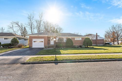 25 Gingerbread Ln, Albany, NY, 12208-1701 | Card Image