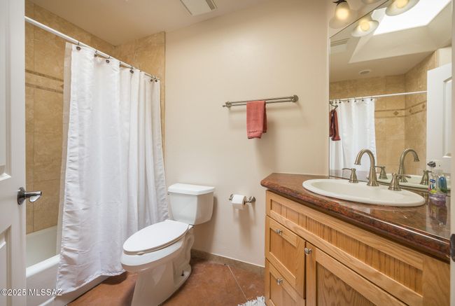 Hall Bathroom | Image 18