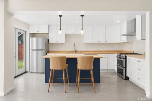 a-368 Newport Ave, Long Beach, CA, 90814-2676 | Card Image