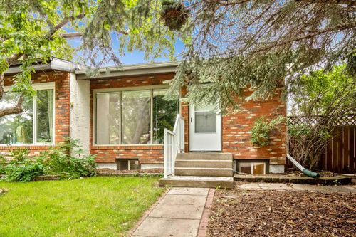 3 Sullivan Road Sw, High River, AB, T1V1C7 | Card Image