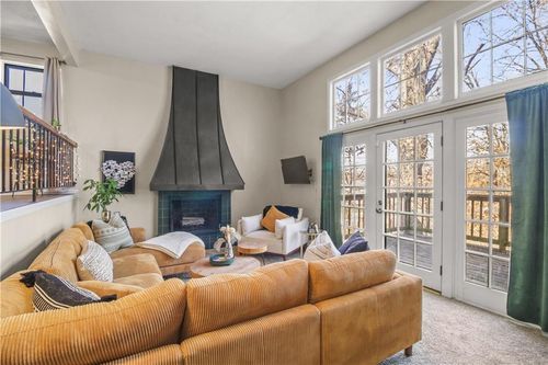 10209 Cedarbrooke Ln, Kansas City, MO, 64131-4209 | Card Image