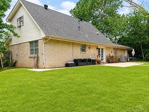 1813 Bellaire Circle, Moore, OK, 73160 | Card Image
