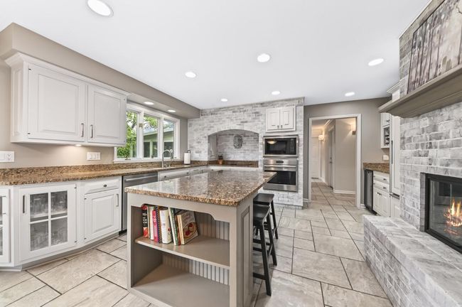 18140 Colline Vue Boulevard, House other with 4 bedrooms, 3 bathrooms and null parking in Brookfield WI | Image 11