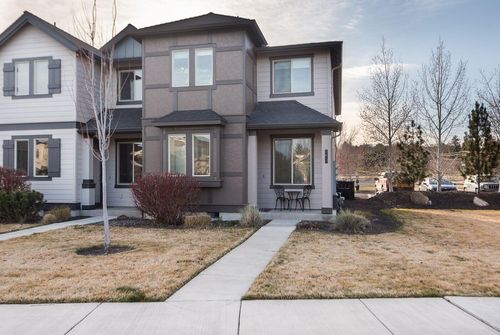 3179 Sw 28th St, Redmond, OR, 97756-7565 | Card Image