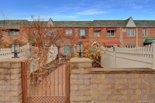 60-23 77th Pl, Middle Village, NY, 11379 | Card Image