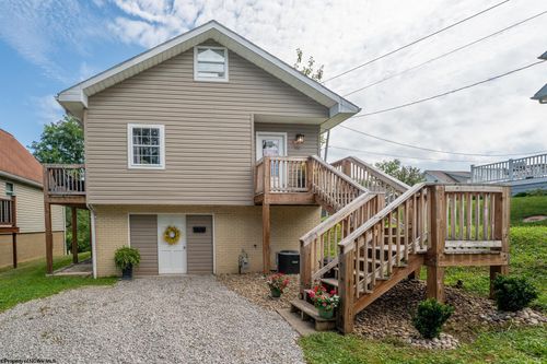 576 New York Ave, Westover, WV, 26501-4284 | Card Image