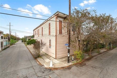 3619 21 Burgundy Street, New Orleans, LA, 70117 | Card Image