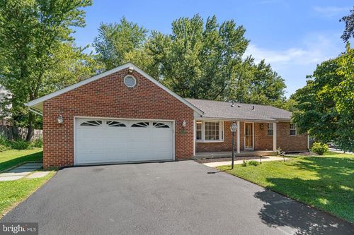 24101 Log House Rd, GAITHERSBURG, MD, 20882-3916 | Card Image