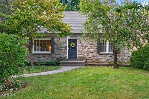 2209 Niskayuna Dr, Niskayuna, NY, 12309-4042 | Card Image