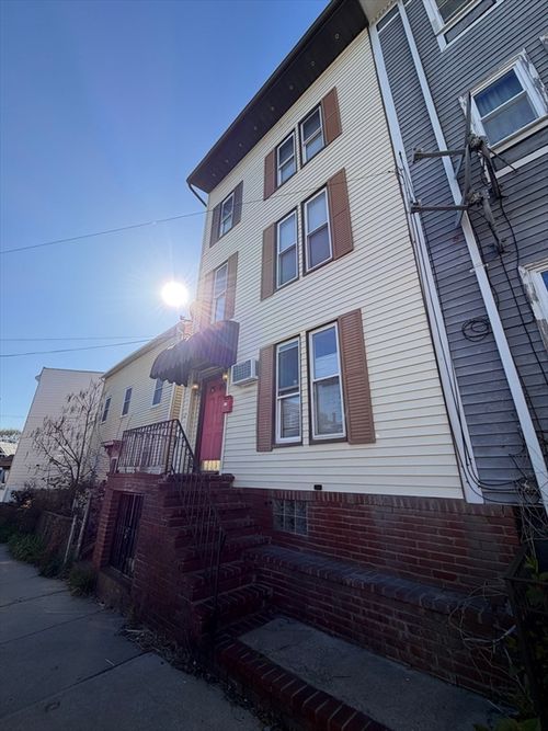 12 Leeds St, Boston, MA, 02127 | Card Image