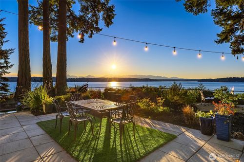 12145 Arrow Point Loop Ne, Bainbridge Island, WA, 98110-1478 | Card Image