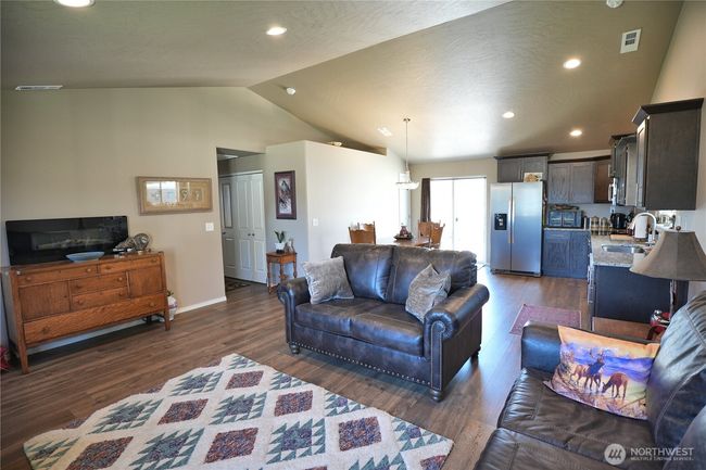 1028 W Sequoia Rd, House other with 3 bedrooms, 2 bathrooms and 2 parking in Moses Lake WA | Image 6