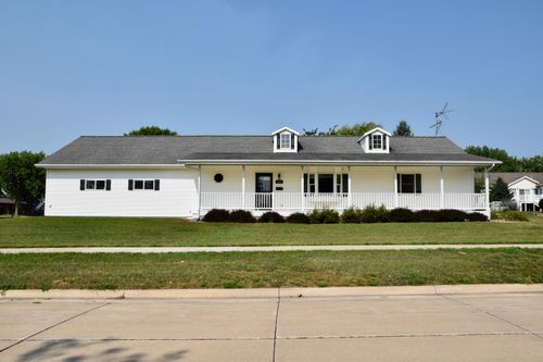 403 13th Ave Ne, Sibley, IA, 51249-1122 | Card Image